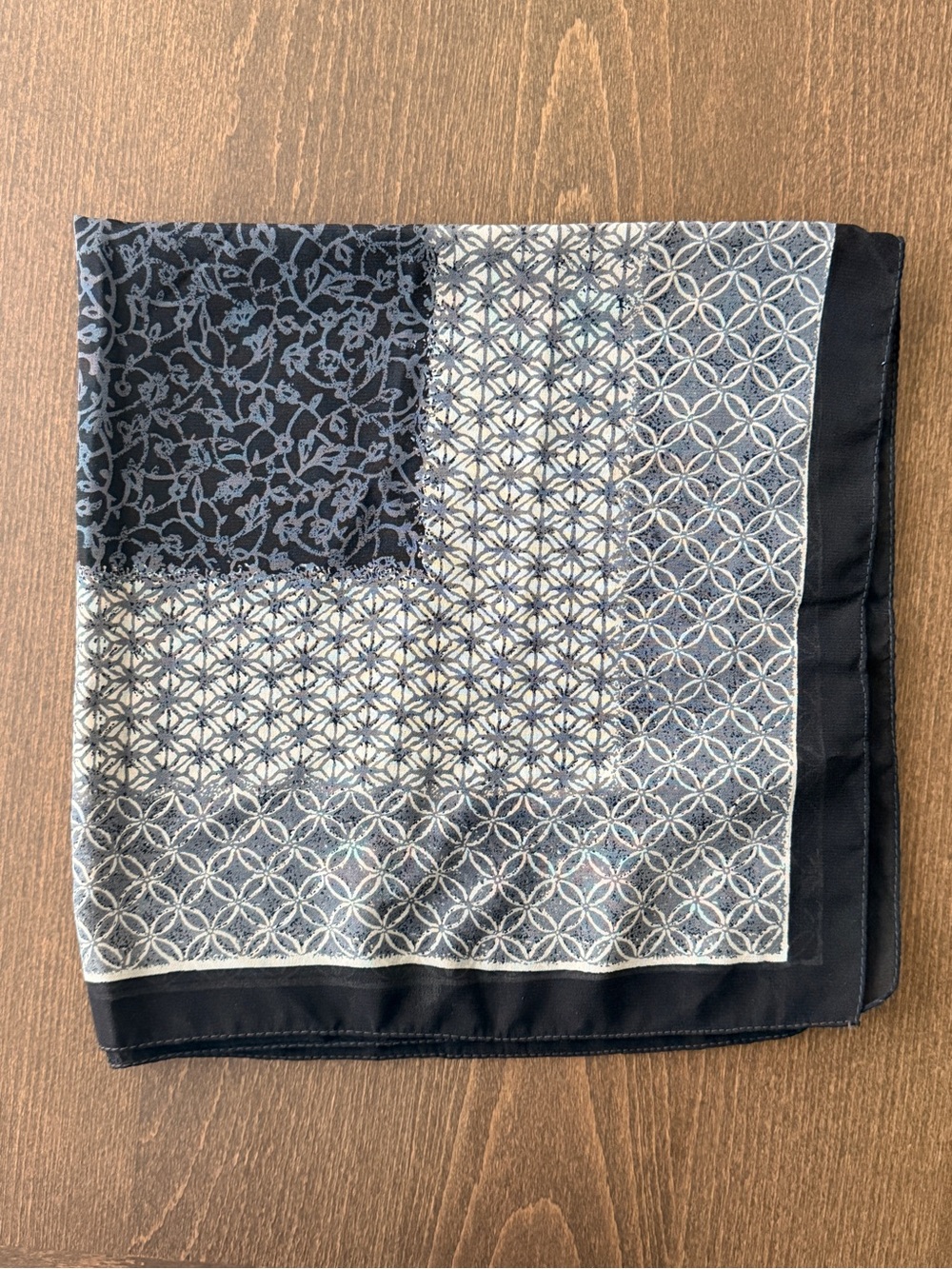 Women scarf black and grey